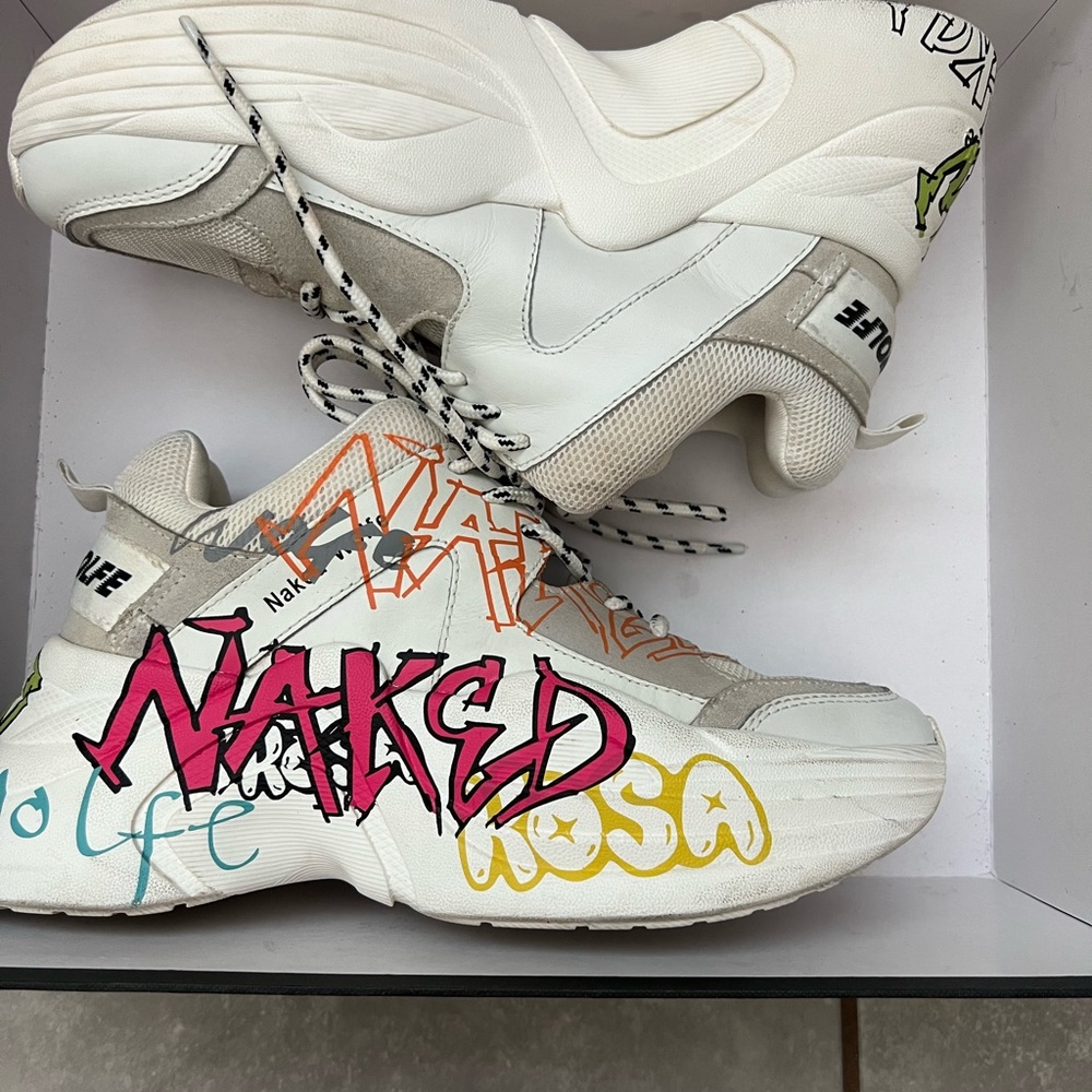 Worn a few times